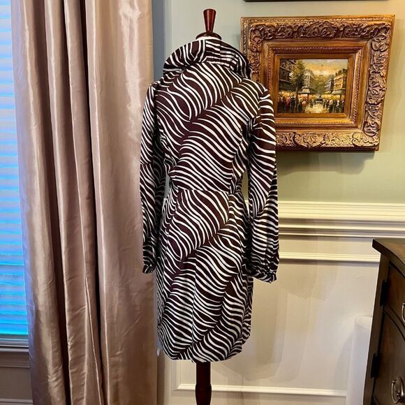 EUC Elizabeth McKay Silk Ruffle Neck L/S Brown White Zebra Wrap Dress Size 2 - Picture 4 of 4